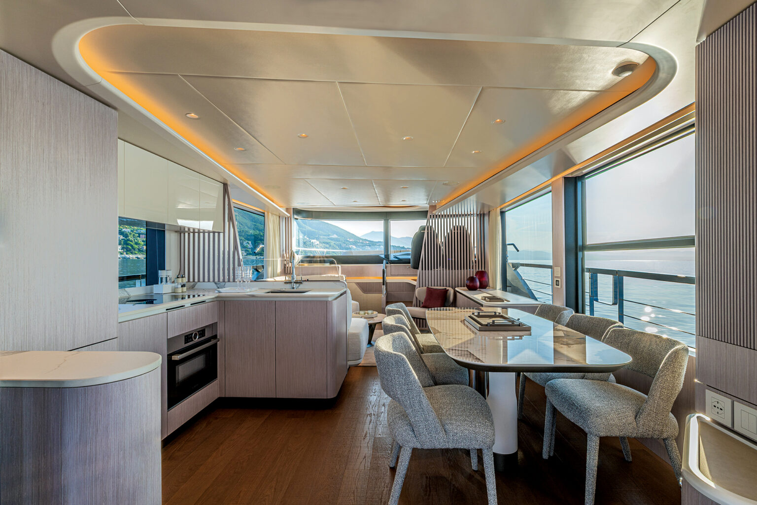Absolute Navetta 62 – štýlová 62-stopová polovýtlaková „malá loď“ na pobrežné plavby a prenájmy