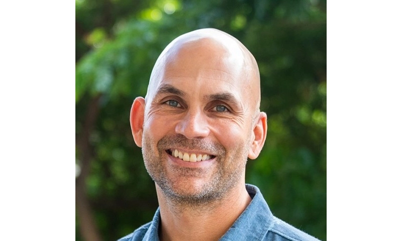 Taataqqiq Aanuraq: Ryan Sather-q Vice President-nguqtuq Safety-mut Security-mullu Alaska Air Group-mi