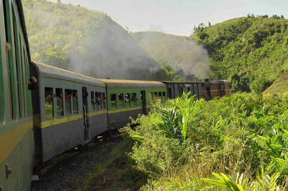 Nampiditra Train Urbain vaovao ny Antananarivo mba hanamaivanana ny fitohanana sy hanatsarana ny fifandraisana ao an-tanàna