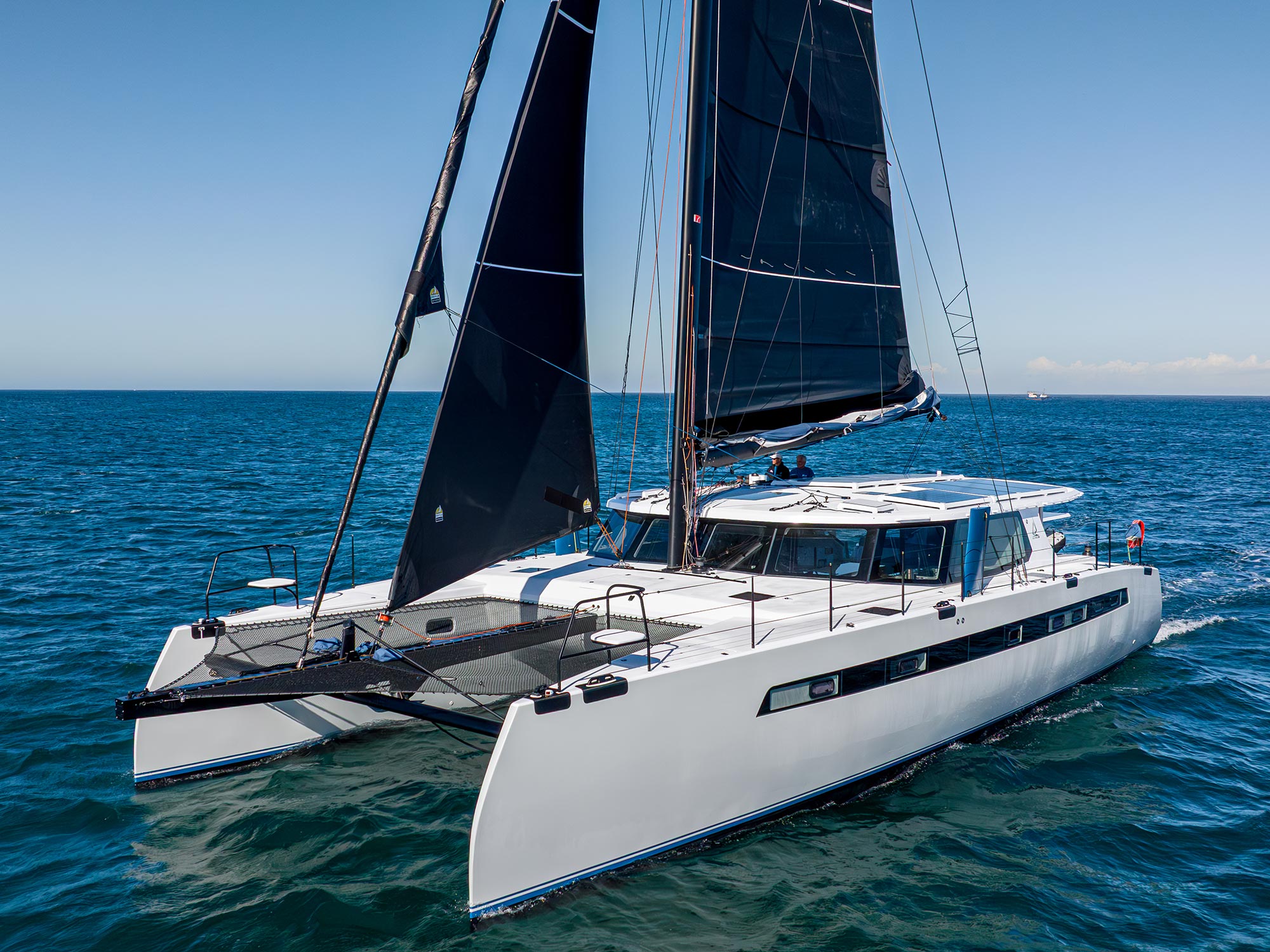 Balance 580: קטמרן ביצועים מחוזק פחמן מבית Balance Catamarans