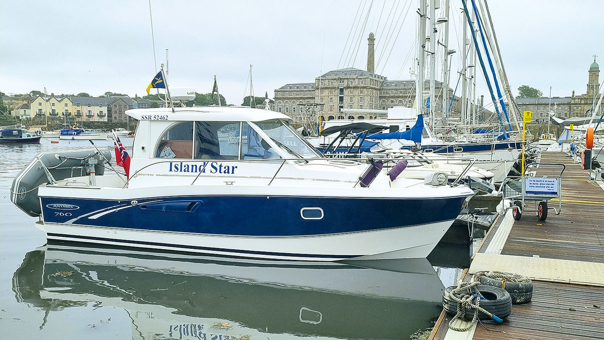 כאשר Beneteau 760 Island Star פגש גל סורר ליד גרנזי: לקחים לשייטי סירות קטנות