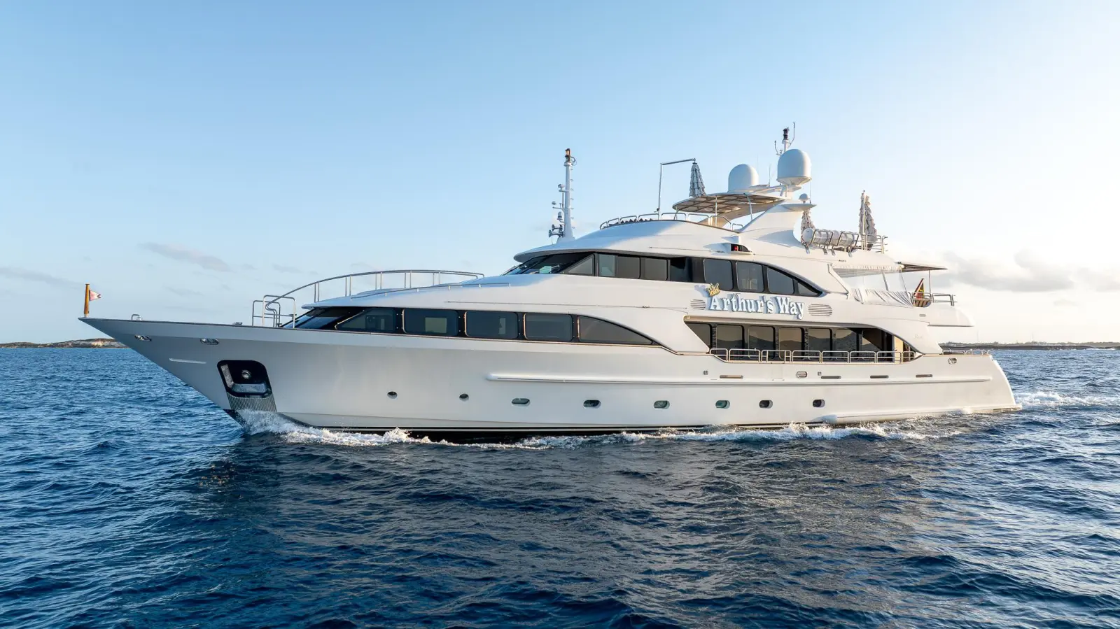 120′ Benetti Classic (2008) — ሙሉ በሙሉ የታደሰች ጣሊያናዊ ሱፐርያክት መንታ C32 ሞተሮች ያሏት