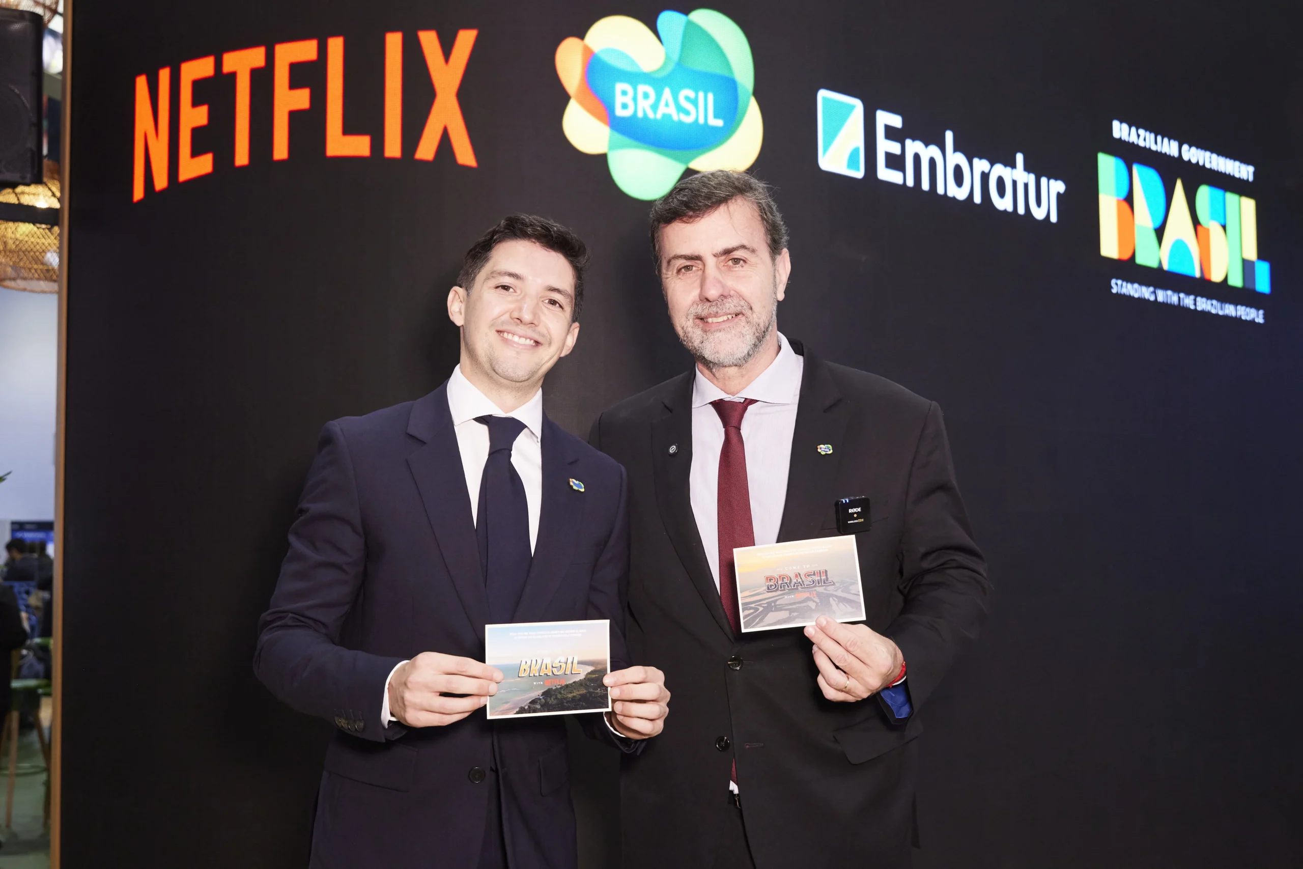 استكشاف المناظر الطبيعية والثقافة الغنية للبرازيل مع دليل السياحة السمعية البصرية من Netflix و Embratur