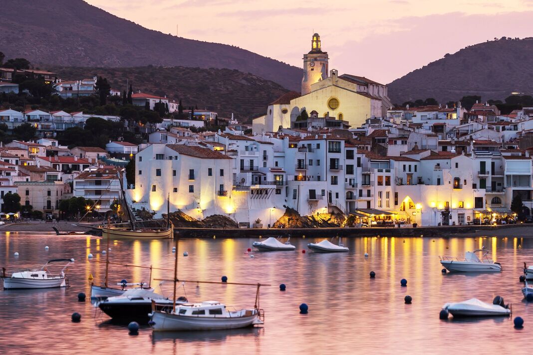 Preskúmajte Cadaqués: Očarujúce prímorské útočisko pre francúzskych turistov Preskúmajte Cadaqués: Očarujúce prímorské útočisko pre francúzskych turistov