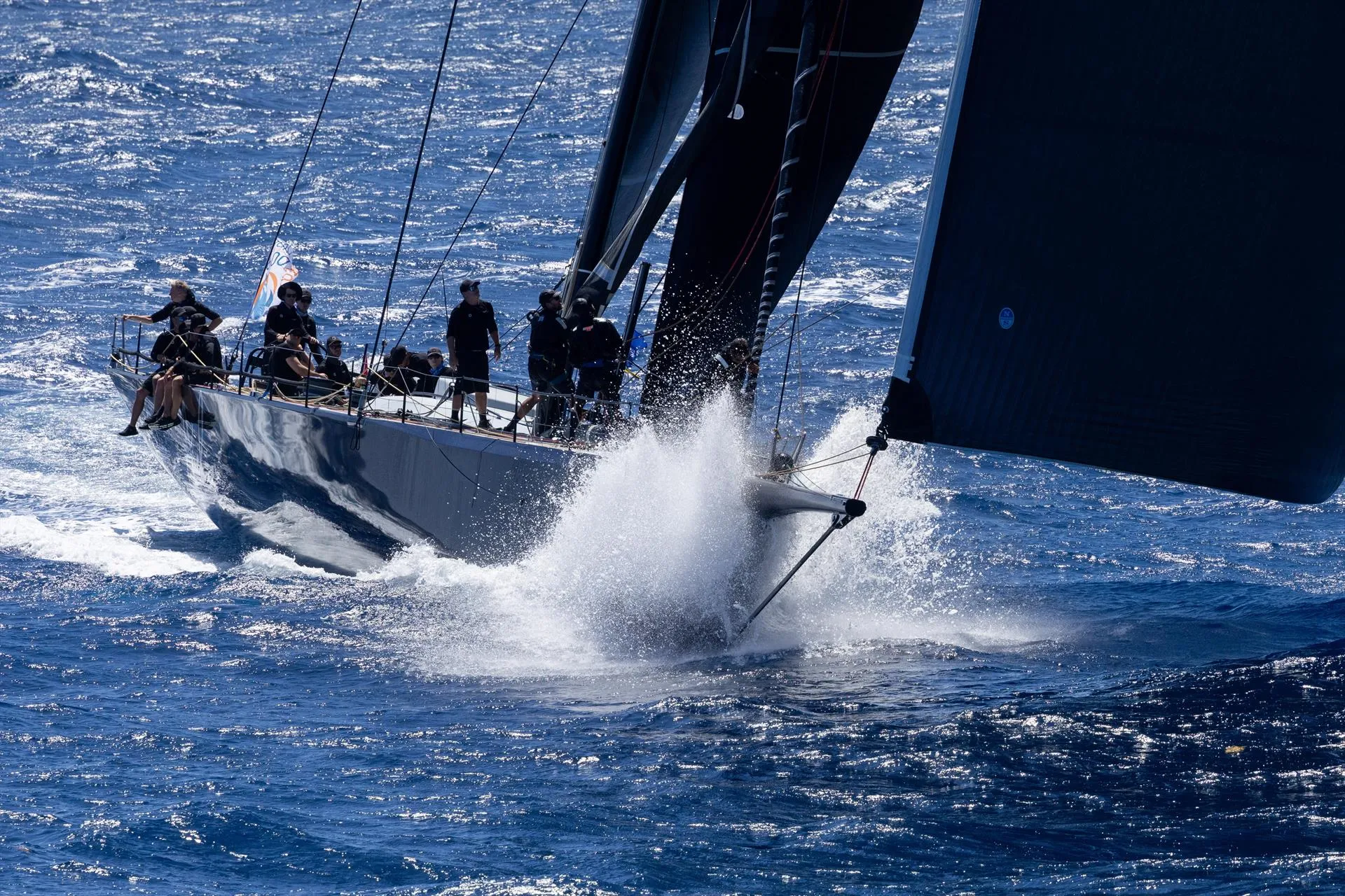 RP100 Black Jack si zaistil prvenstvo Line Honours medzi jednomotorovými loďami na RORC Caribbean 600 v roku 2026 RP100 Black Jack si zaistil prvenstvo Line Honours medzi jednomotorovými loďami na RORC Caribbean 600 v roku 2026