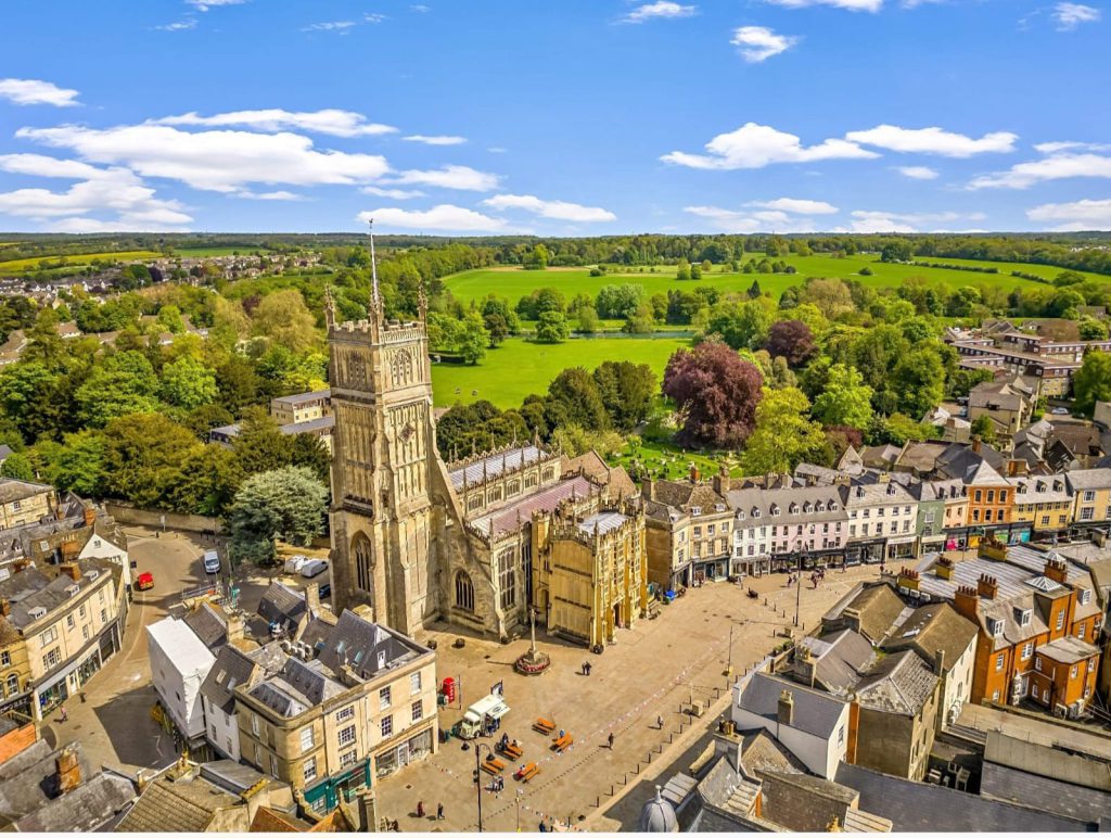 Cirencester: ulaşım bağlantıları, tarihi zenginlikleri ve Cotswolds ziyaretinizi nasıl planlayacağınız Cirencester: ulaşım bağlantıları, tarihi zenginlikleri ve Cotswolds ziyaretinizi nasıl planlayacağınız