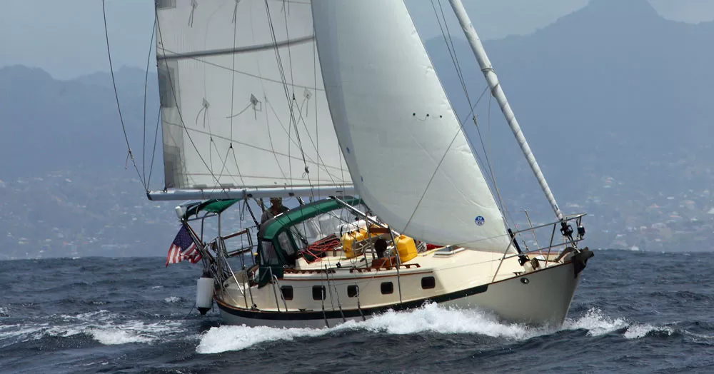 Pacific Seacraft Crealock 37 "Hero" — קאטר משודרג למגורים בהפלגה בהרפסוול, מיין