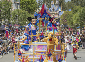 Oslávte 70 rokov kúziel v Disneyland Resorte Oslávte 70 rokov kúziel v Disneyland Resorte