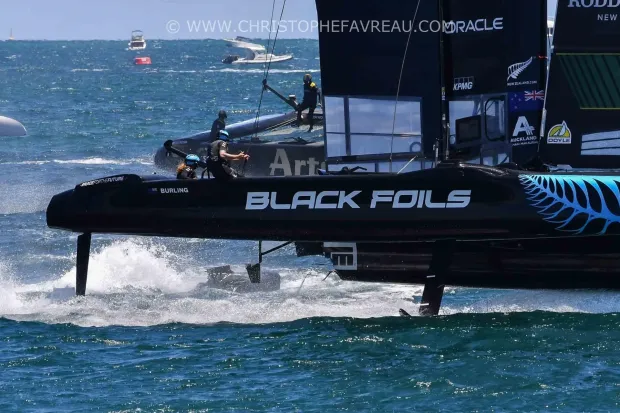 ההתרסקות ב-Fremantle SailGP: נזקים, תיקונים ומשמעות הדבר עבור צופים ותיירות מקומית