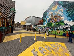 Preskúmajte pulzujúcu kreativitu a komunitného ducha centra FarGo Village v Coventry