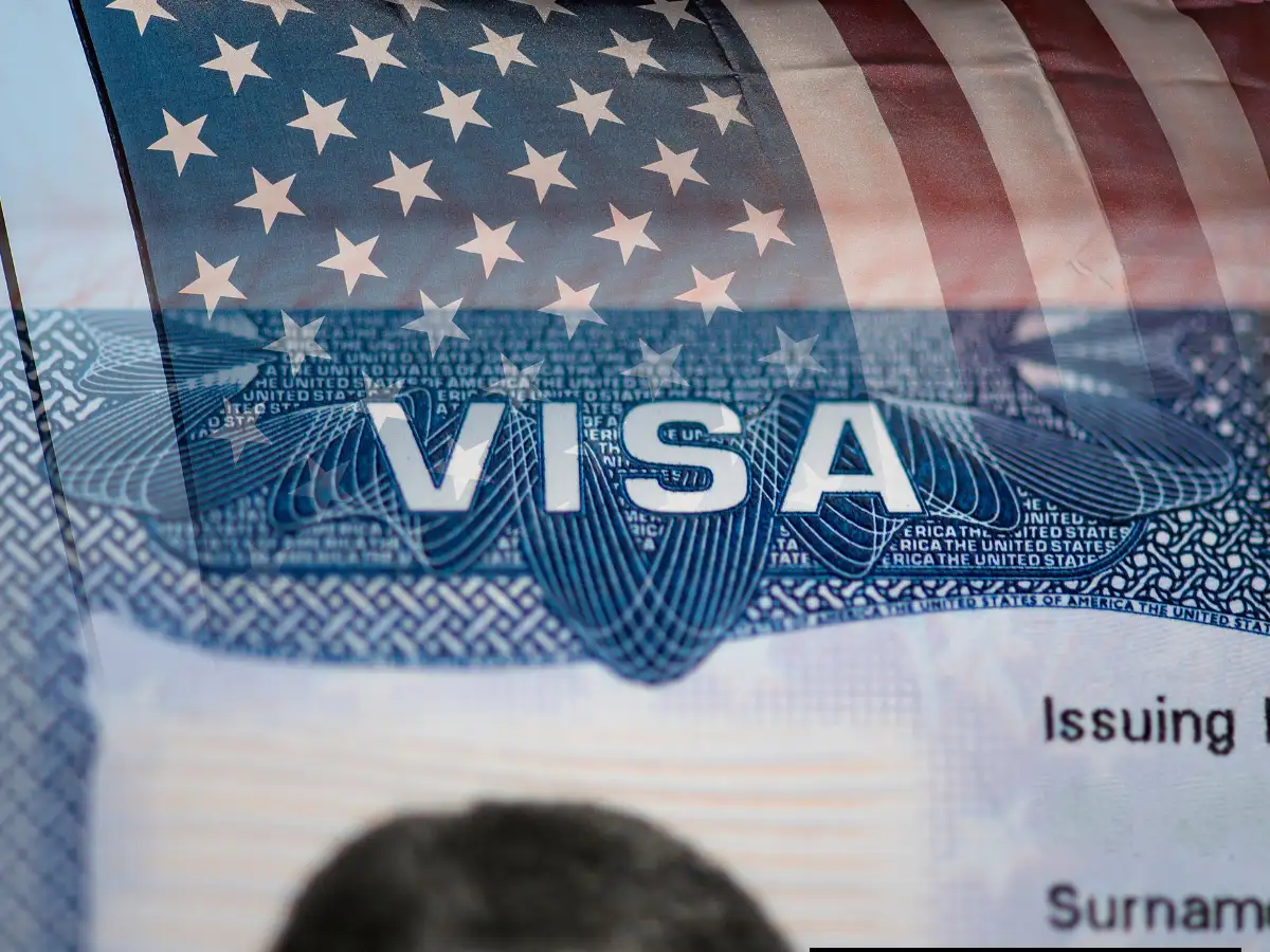 Návrh poplatku 1 000 USD za urýchlené vybavenie turistických víz do USA a jeho dopad na cestovný ruch