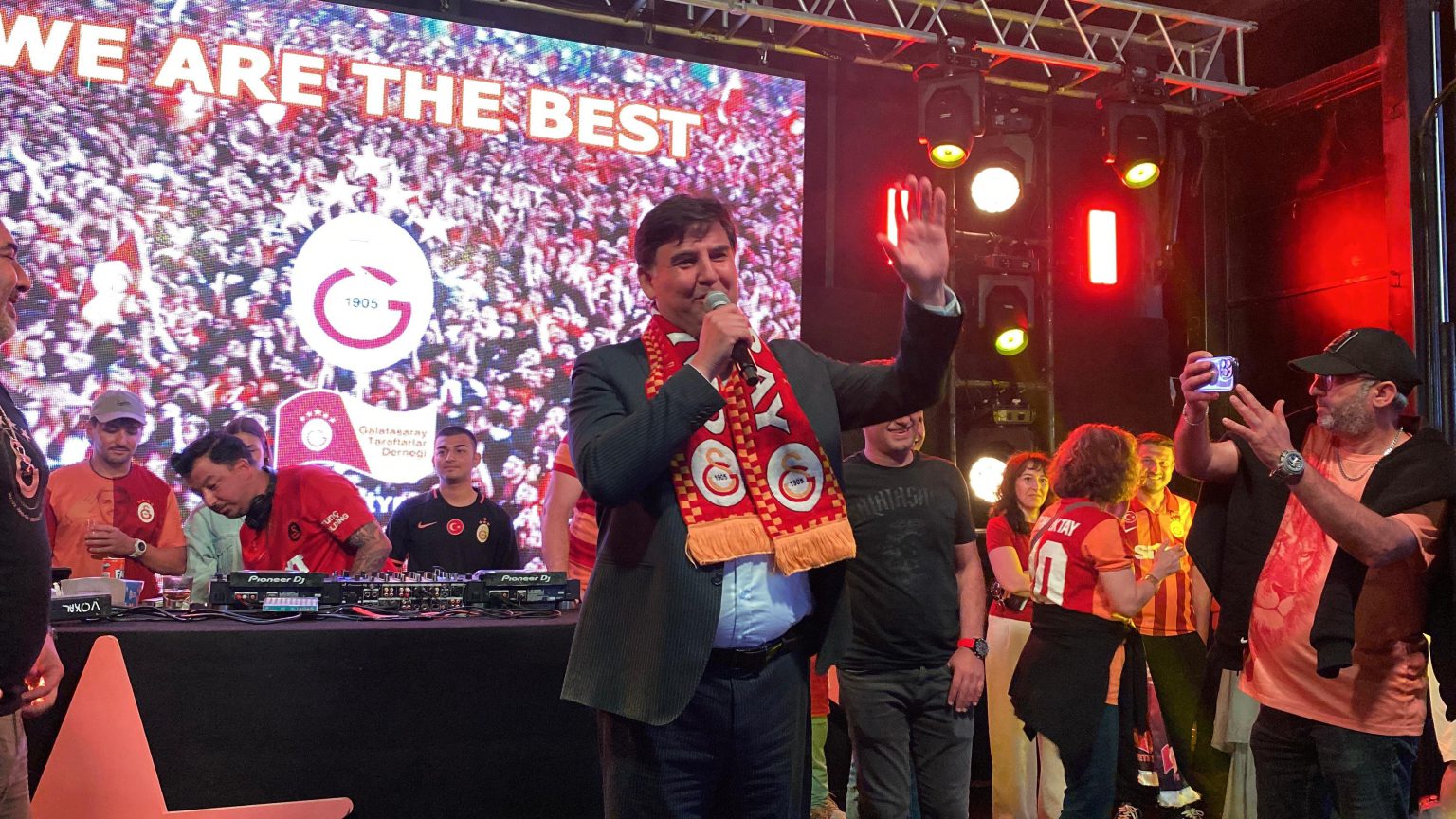 Starosta Fethiye blahoželá úspechu konkurenčného tímu: gesto športového ducha Starosta Fethiye blahoželá úspechu konkurenčného tímu: gesto športového ducha