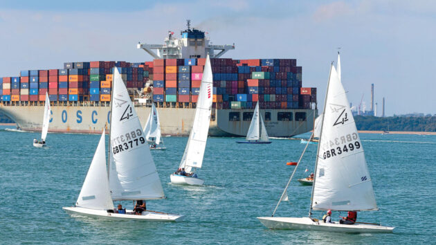 Flying Fifteen: ụgbọ mmiri keelboat 20ft kpochapụwo nke na-ejikọta ọsọ ụgbọ mmiri na nkwụsi ike yacht.