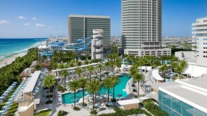 Vizyon Fontainebleau Development pou yon Pon pisin nan Miami Beach ki akèy Fanmi