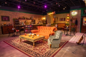انغمس في أجواء مسلسل FRIENDS™ مع حلقة "The One in Vegas"