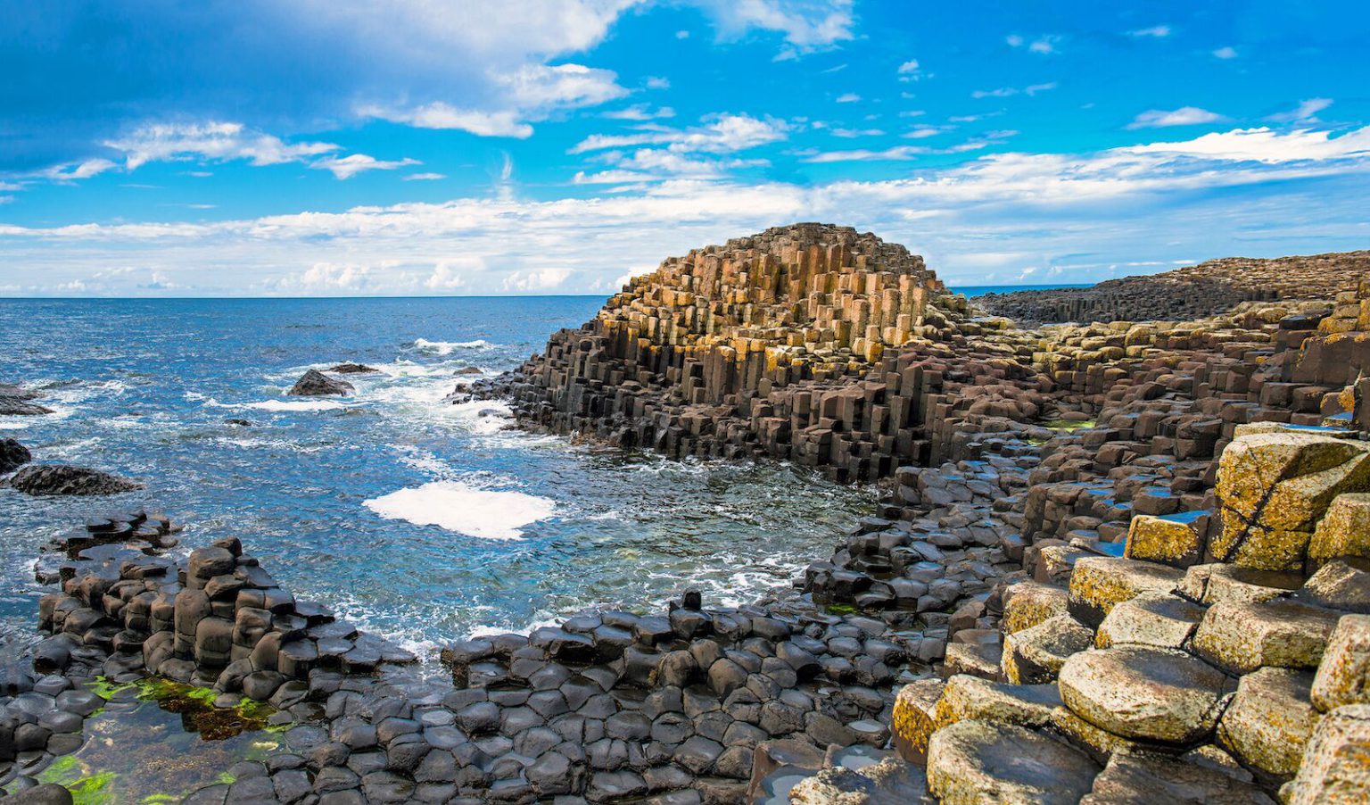 Odhaľujeme prírodné a mýtické čaro Giant's Causeway v Severnom Írsku