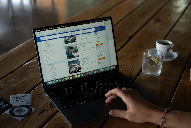 Boatscribe gämili kärendesine degişli bildirişler Google kartalarynda Eje Marina, Fetihýede görkezilýär