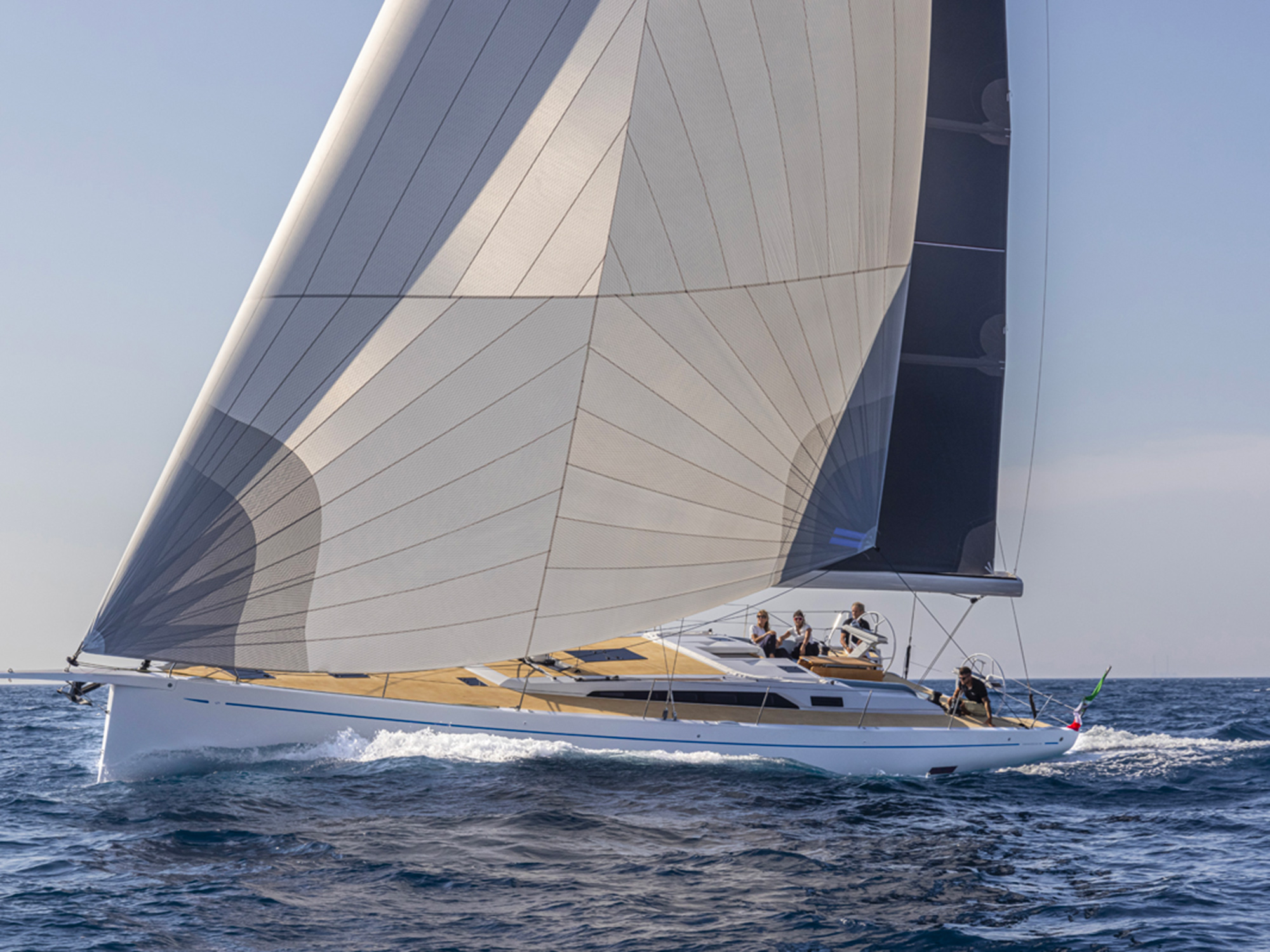 Grand Soleil 52 Performance — קרוזר ביצועים איטלקי באורך 55 רגל מאת מתאו פולי ו-Nauta Design