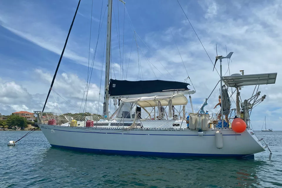 Gulfstar Hirsch 45 – Praktický diaľkový krížnik s priestrannou zadnou kajutou