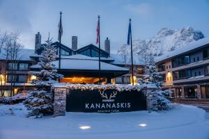 חוו את נפלאות החורף ואת החגיגות החגיגיות ב-Kananaskis Mountain Lodge באלברטה