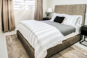 شركة KTJ Krug ذ.م.م تحتفل بحصول جميع عقارات كوندادو على جوائز Booking.com لتقييمات المسافرين لعام 2025