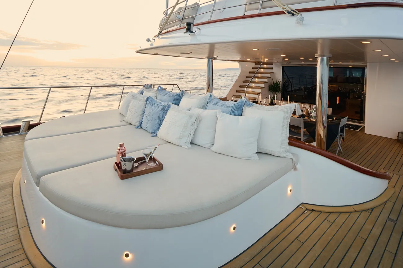 Lady Gita: 49m Hrvatska Motorsailer Ĩkọkọbọ Superyacht Pẹ̀lú Ìgbadùn pẹ̀lú Ọkọ̀-ọ̀pá Kilasika
