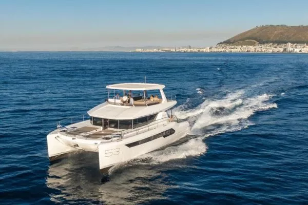 עדכונים מעשיים על ה-Leopard 53 Powercat: מערכות, מרחב מחיה חיצוני וטווח שיוט