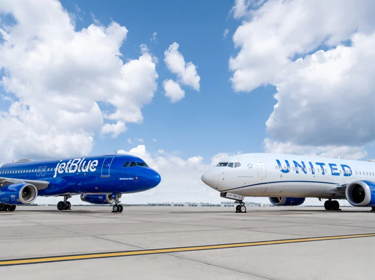 JetBlue ו-United Airlines משפרות את נאמנות הנוסעים עם מימוש נקודות ומיילים צולב בין חברות התעופה