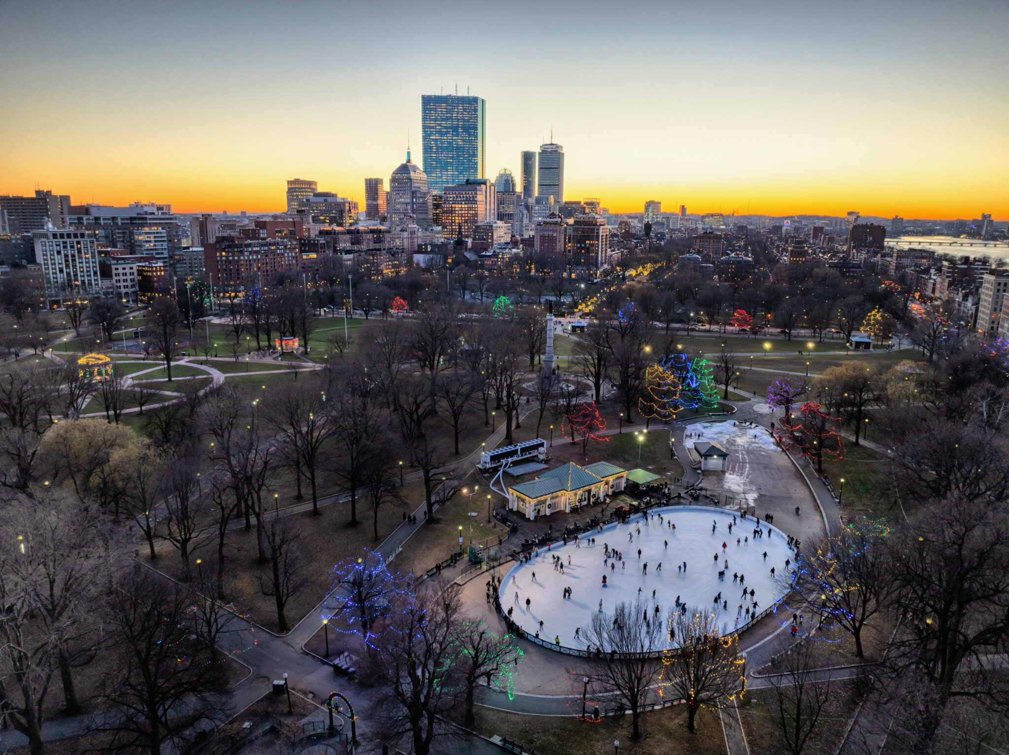 MA250 ŋlɔŋlɔŋ le Massachusetts tɔŋ: Blemaŋlɔŋ, ƒuƒoƒoŋlɔŋ, kple mɔzɔŋlɔŋŋlɔŋ ƒe gbɔgbɔŋlɔŋ gbɔŋ ŋlɔŋlɔŋ yiyiŋlɔŋwoŋlɔŋ.