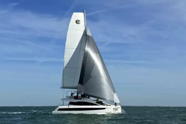 Spoločnosť Aquila uvádza na trh 50 Sail – 15-metrový plachetnicový katamarán na plavby na otvorenom mori a charter Spoločnosť Aquila uvádza na trh 50 Sail – 15-metrový plachetnicový katamarán na plavby na otvorenom mori a charter
