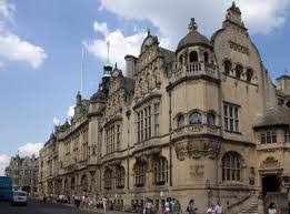Museum Oxford 2026: ihe ndị obodo na-edu, njem nleta na ụbọchị n'efu nke oge. Museum Oxford 2026: ihe ndị obodo na-edu, njem nleta na ụbọchị n'efu nke oge.