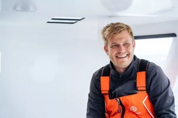 Oliver Heer lanciert eine performanceorientierte Vendée Globe 2028 Kampagne mit einem ehemaligen Mettraux-Foiler