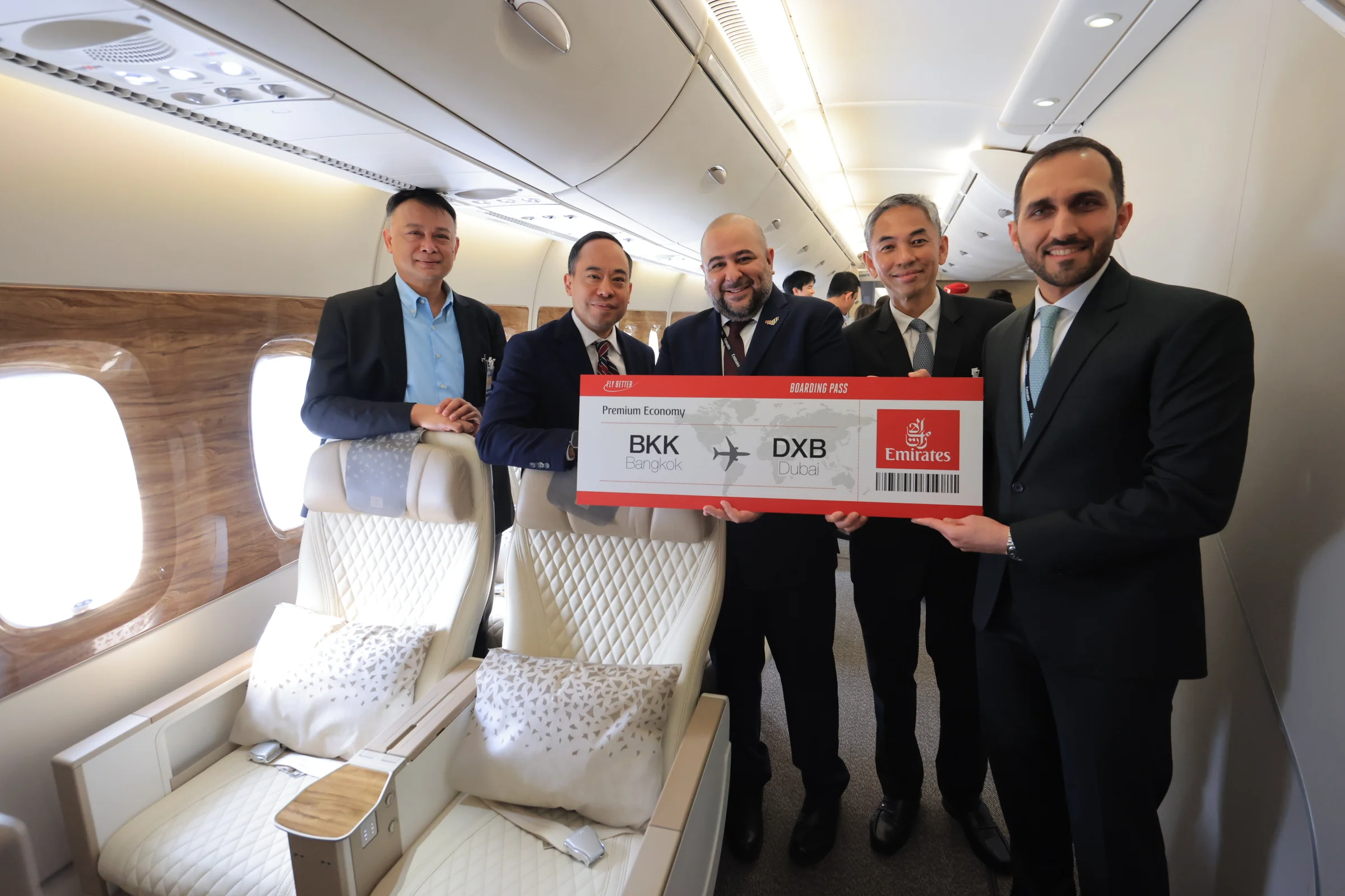 طيران الإمارات تعزز تجربة السفر بين دبي وبانكوك مع الدرجة السياحية الممتازة على طائرات A380 المحدثة طيران الإمارات تعزز تجربة السفر بين دبي وبانكوك مع الدرجة السياحية الممتازة على طائرات A380 المحدثة
