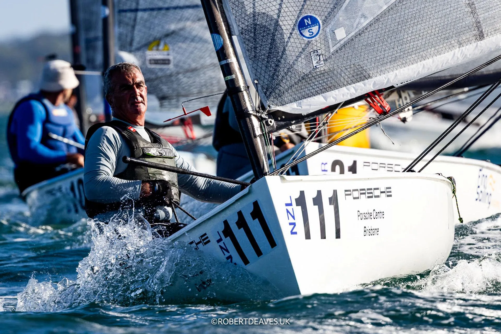 2026 Finn World Masters v Royal Queensland Yacht Squadron – Zhrnutie 3. dňa 2026 Finn World Masters v Royal Queensland Yacht Squadron – Zhrnutie 3. dňa