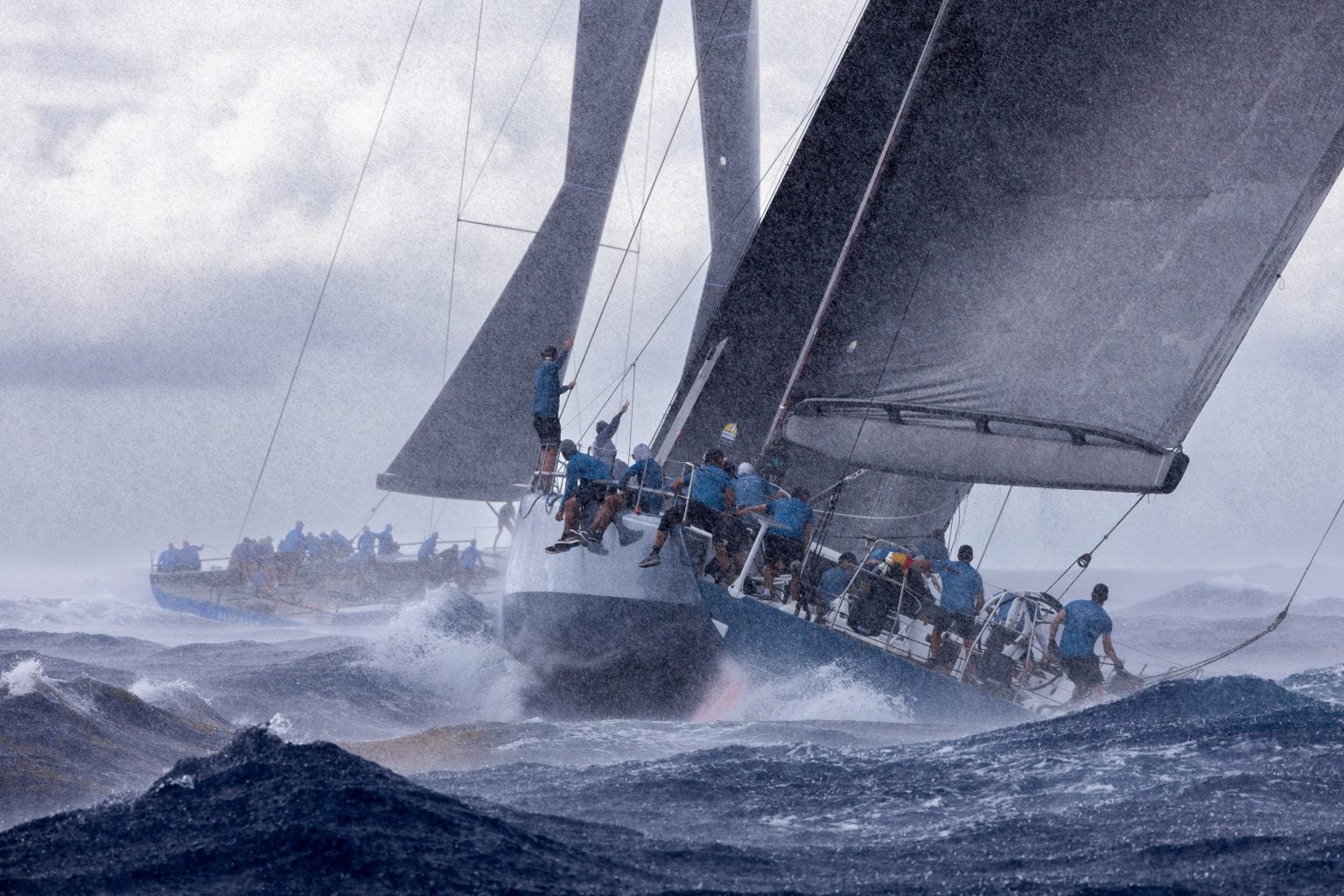 Turmoil, Snelle Seile en Foto-eindes: Galateia, V, Leopard 3, Deep Blue en Balthasar by Nelson se Beker