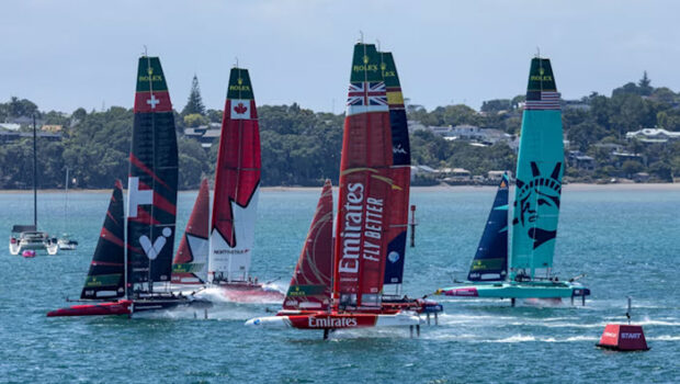 Nge tēhea mea hei mātakitaki i SailGP Auckland: ngā hokinga mai a ngā tīma, te hau, me te whakataetae o ngā waka 13