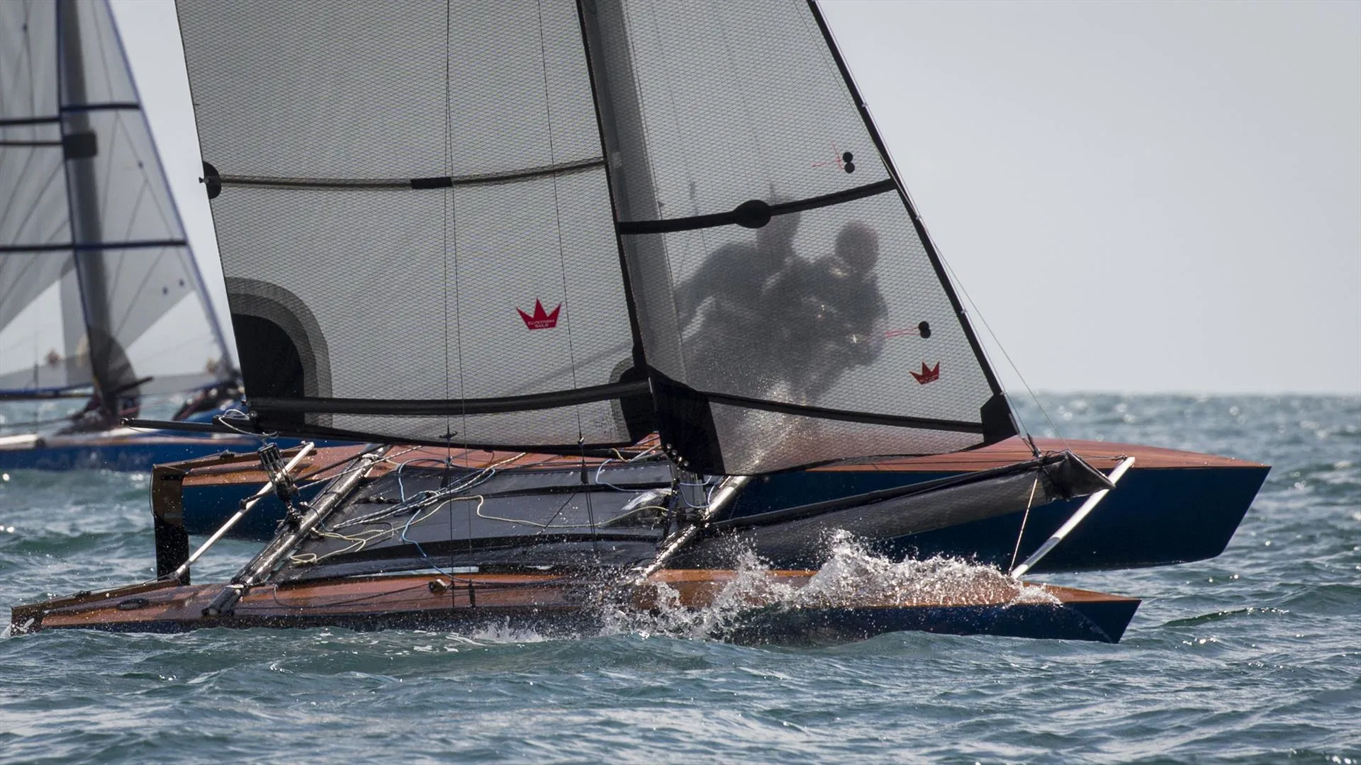 Shearwater Class at 70: Lati Ẹkọ Shearwater ni 70: Lati Inú Igi Dé Ìlera Erogba Pípé