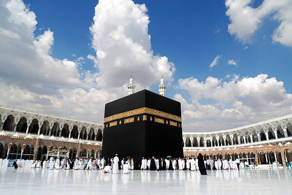 المملكة العربية السعودية تعزز تجربة العمرة بحجز إلزامي ومنصة رقمية اعتبارًا من عام 2025