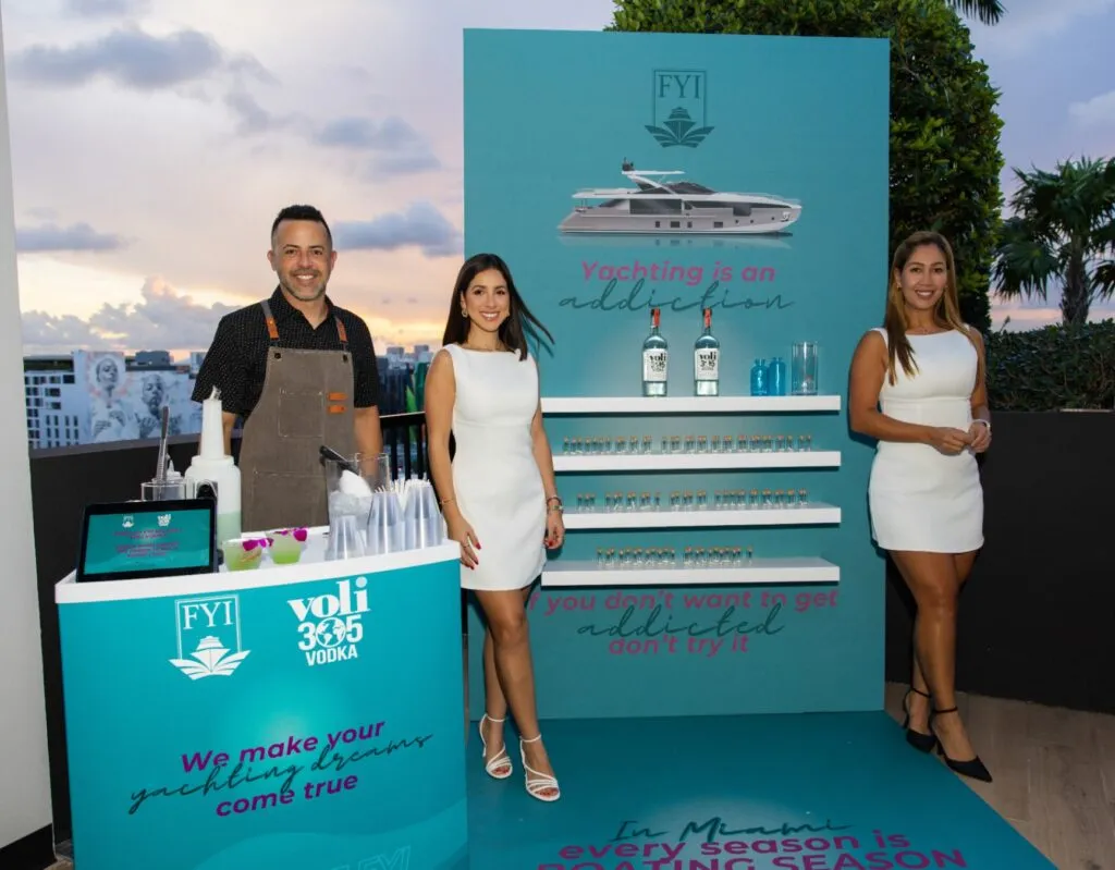 FYI Yachts מביאה רגעי גג והשכרת יאכטות לשבוע הלטיני של בילבורד FYI Yachts מביאה רגעי גג והשכרת יאכטות לשבוע הלטיני של בילבורד
