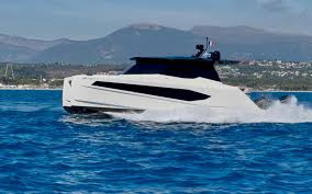Wama 42 XL: gbendọ ebe a na-agagharị, nhazi na ihe ọ pụtara maka njem ụgbọ mmiri n'ụsọ osimiri