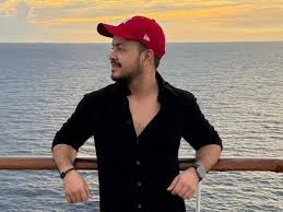 الاحتفاء بحياة وأسفار أنوناي سود، المؤثر السياحي الشهير في دبي